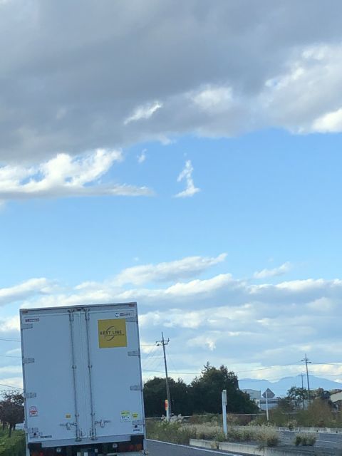 空に「1」の形の雲が現れました。
